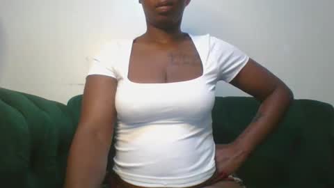 Snapshot of magicpussyy1 chatting on April 5, 10:18 pm magicbabe online show from April 5, 10:18 pm