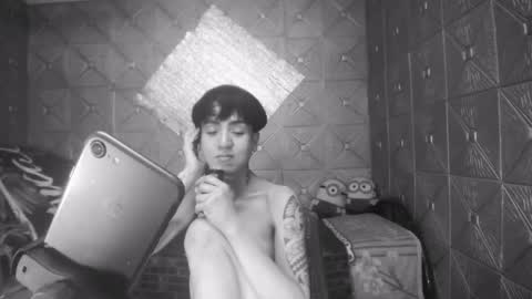 Snapshot of magicsaya chatting on December 18, 5:04 am TsKaycee online show from December 18, 5:04 am