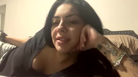 Snapshot of magicvalentine11 chatting on December 16, 6:18 am magicvalentine11 online show from December 16, 6:18 am