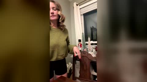 Snapshot of magnoliabyrd chatting on December 16, 9:47 am MagnoliaByrd online show from December 16, 9:47 am