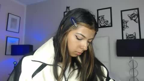 Maia Reficco online show from March 17, 1:03 pm