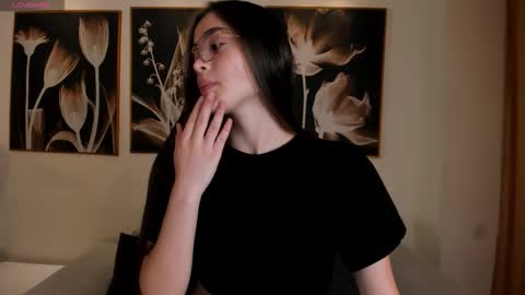 Snapshot of maiacollins chatting on October 26, 4:24 pm Maia online show from October 26, 4:24 pm