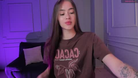 Snapshot of maiacollins chatting on November 18, 6:34 pm Maia online show from November 18, 6:34 pm