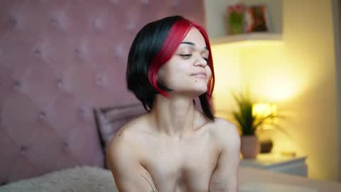 Snapshot of maiamini chatting on December 13, 7:53 pm Maia online show from December 13, 7:53 pm