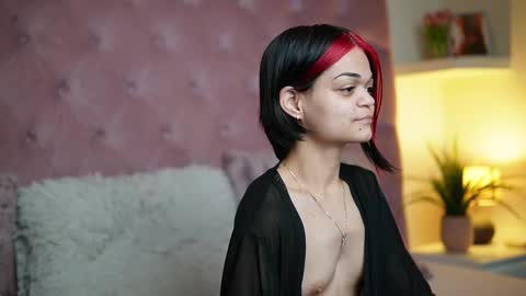 Snapshot of maiamini chatting on December 14, 8:57 pm Maia online show from December 14, 8:57 pm