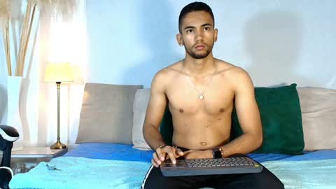 maicolparker0 online show from July 24, 12:36 pm
