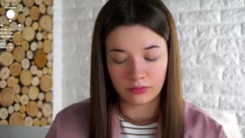 Snapshot of maidabuoy chatting on November 29, 2:14 am Lucy online show from November 29, 2:14 am