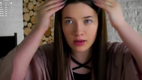 Snapshot of maidabuoy chatting on December 2, 2:06 am Lucy online show from December 2, 2:06 am