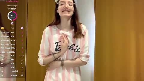 Elina online show from October 22, 8:03 am