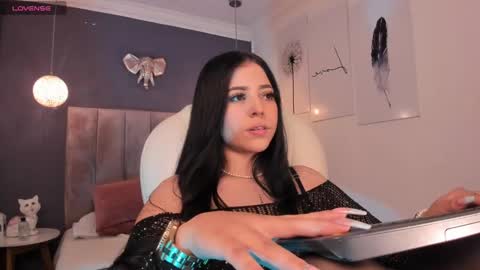 Snapshot of maiiitee_ chatting on December 7, 4:25 pm  Mait  online show from December 7, 4:25 pm