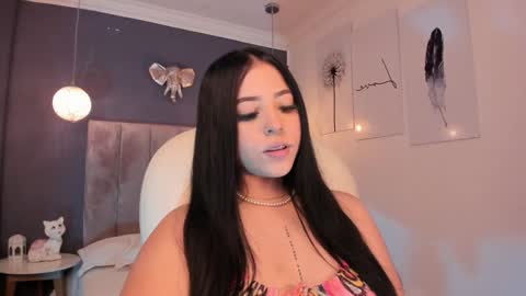 Snapshot of maiiitee_ chatting on December 14, 8:18 pm  Mait  online show from December 14, 8:18 pm