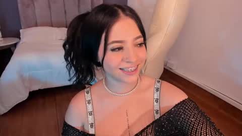 Snapshot of maiiitee_ chatting on December 24, 3:16 pm  Mait  online show from December 24, 3:16 pm