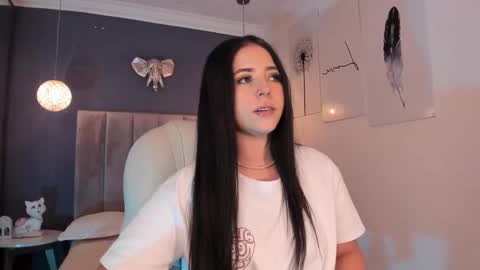 Snapshot of maiiitee_ chatting on December 31, 3:42 pm  Mait  online show from December 31, 3:42 pm
