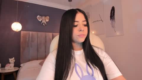 Snapshot of maiiitee_ chatting on January 17, 2:39 pm  Mait  online show from January 17, 2:39 pm