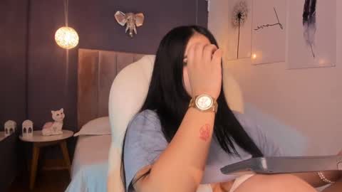 Snapshot of maiiitee_ chatting on January 18, 6:53 pm  Mait  online show from January 18, 6:53 pm