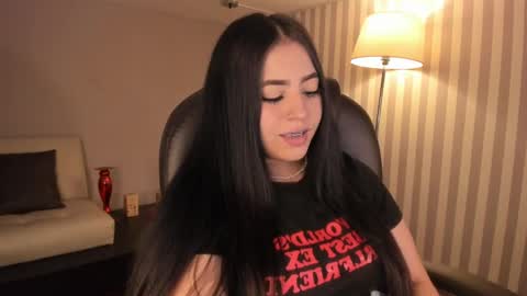 Snapshot of maiiitee_ chatting on September 12, 1:11 pm  Mait  online show from September 12, 1:11 pm