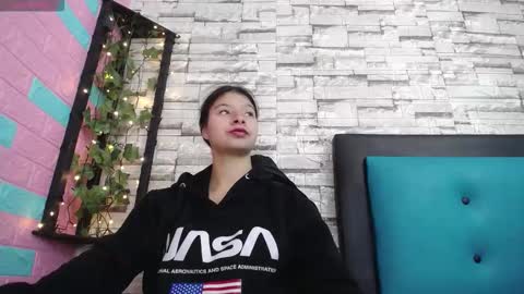  MAILY CAN  online show from November 20, 12:49 pm