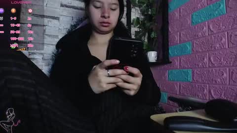 Snapshot of maily_can chatting on December 18, 12:33 pm MAILY CAN online show from December 18, 12:33 pm