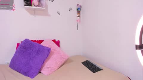 Snapshot of mailyn_bakerrr chatting on March 26, 10:15 pm mailyn bakerrr online show from March 26, 10:15 pm