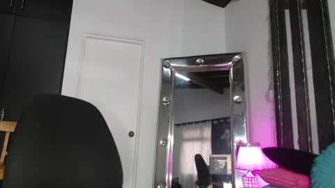 Snapshot of mailyn_gold chatting on May 25, 11:38 am mailyn_gold online show from May 25, 11:38 am