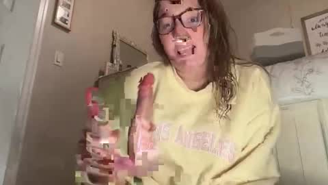 Snapshot of maisystellaxx chatting on March 23, 2:15 am maisystellaxx online show from March 23, 2:15 am