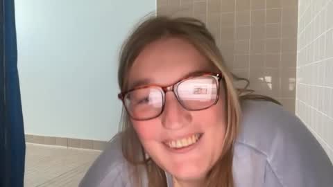 maisystellaxx online show from June 15, 10:01 pm