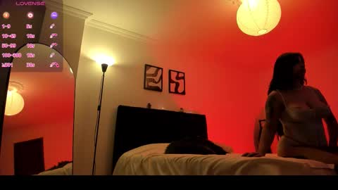 maite_evanss_ online show from March 19, 2:37 am