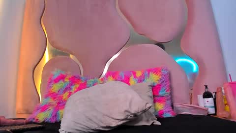 maite online show from March 9, 5:06 pm