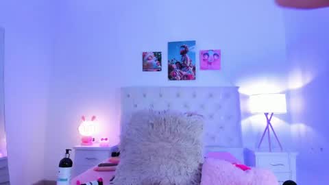mai  online show from May 19, 6:58 pm