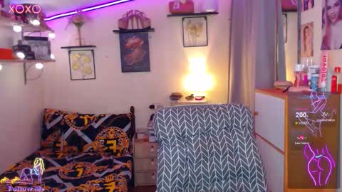 Snapshot of majestic_bella chatting on November 18, 4:06 am Bella online show from November 18, 4:06 am