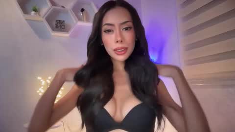 Snapshot of majesticfrancine chatting on January 19, 10:52 am Lovely online show from January 19, 10:52 am