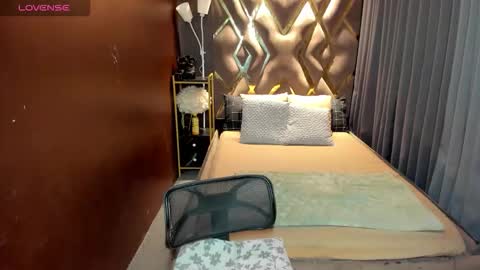 Snapshot of majestictspatty chatting on November 4, 7:24 pm Patty Grey online show from November 4, 7:24 pm