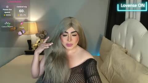 Snapshot of majestydannaxx chatting on May 5, 3:25 am majestydannaxx online show from May 5, 3:25 am