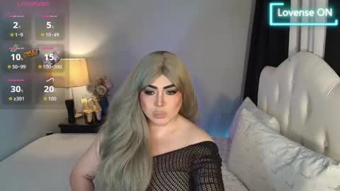 Snapshot of majestydannaxx chatting on May 13, 2:42 am majestydannaxx online show from May 13, 2:42 am
