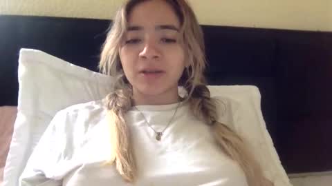 majo_gomezz online show from April 30, 5:41 pm