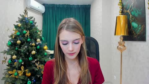 Snapshot of make_love_1 chatting on December 30, 3:36 am Chloe online show from December 30, 3:36 am