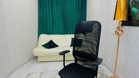 Snapshot of make_love_1 chatting on January 9, 3:15 am Chloe online show from January 9, 3:15 am