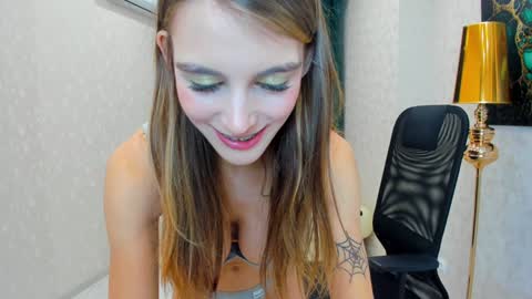 Snapshot of make_love_1 chatting on January 9, 9:27 am Chloe online show from January 9, 9:27 am