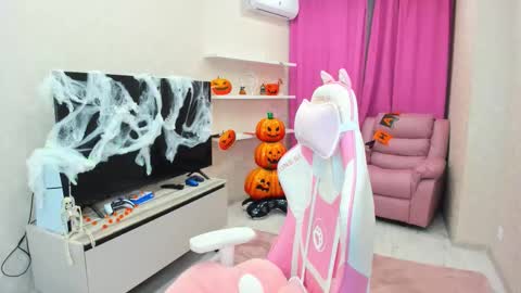 Snapshot of make_love_1 chatting on October 24, 3:25 am Chloe online show from October 24, 3:25 am