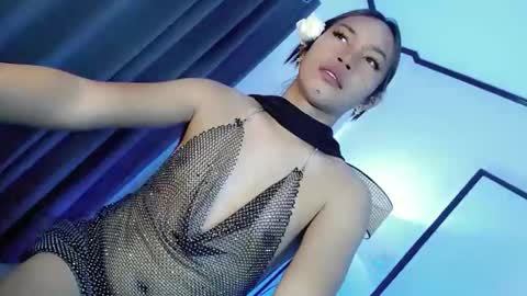 Snapshot of makeit_reyn chatting on March 17, 7:01 am Reyn online show from March 17, 7:01 am