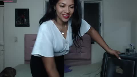 Snapshot of makennaa_1 chatting on May 25, 10:10 am MAKENNAA online show from May 25, 10:10 am