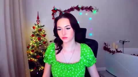 Snapshot of makeyouehappy chatting on December 16, 12:10 pm makeyouehappy online show from December 16, 12:10 pm