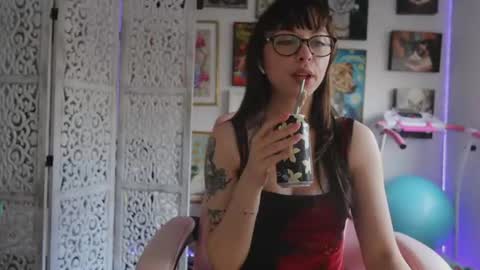 Snapshot of makiyahbelle2 chatting on June 10, 4:45 am MakiyahBelle online show from June 10, 4:45 am