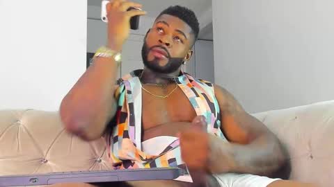 Snapshot of makonneen chatting on November 1, 3:30 am Makonnen online show from November 1, 3:30 am