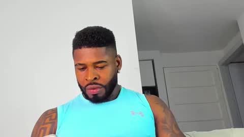 Snapshot of makonneen chatting on November 15, 2:20 am Makonnen online show from November 15, 2:20 am