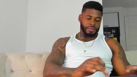 Snapshot of makonneen chatting on November 25, 12:10 am Makonnen online show from November 25, 12:10 am