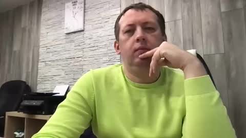 Snapshot of maks199402 chatting on January 12, 7:57 am maksoffice online show from January 12, 7:57 am