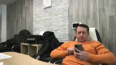 Snapshot of maks199402 chatting on March 6, 7:16 am maksoffice online show from March 6, 7:16 am