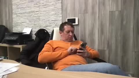 Snapshot of maks199402 chatting on March 18, 10:18 am maksoffice online show from March 18, 10:18 am