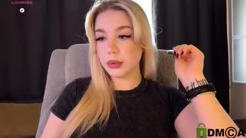 maksisisia online show from March 11, 11:49 am